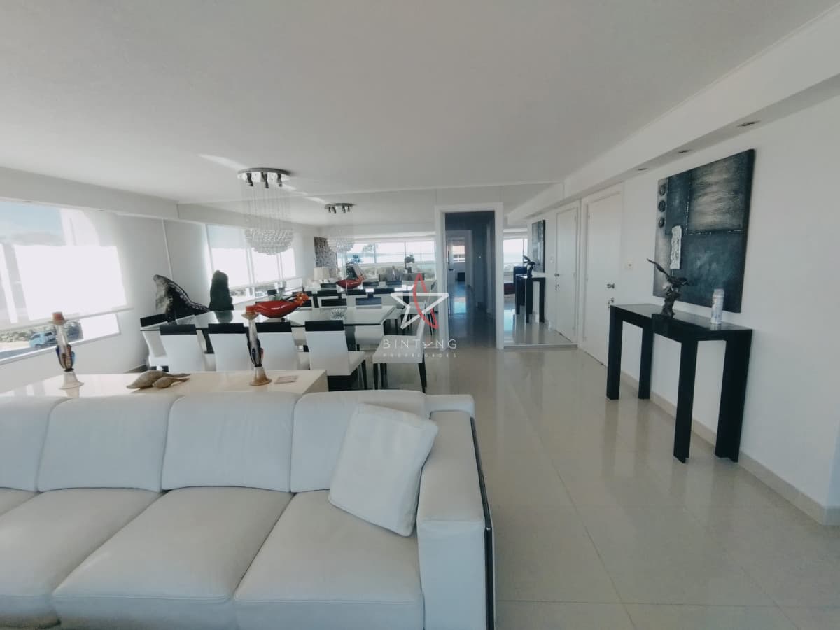 VENTA DE APARTAMENTO DE 3 DORMITORIOS Y DEPENDENCIA CON VISTA A LA MANSA - Bintang Propiedades