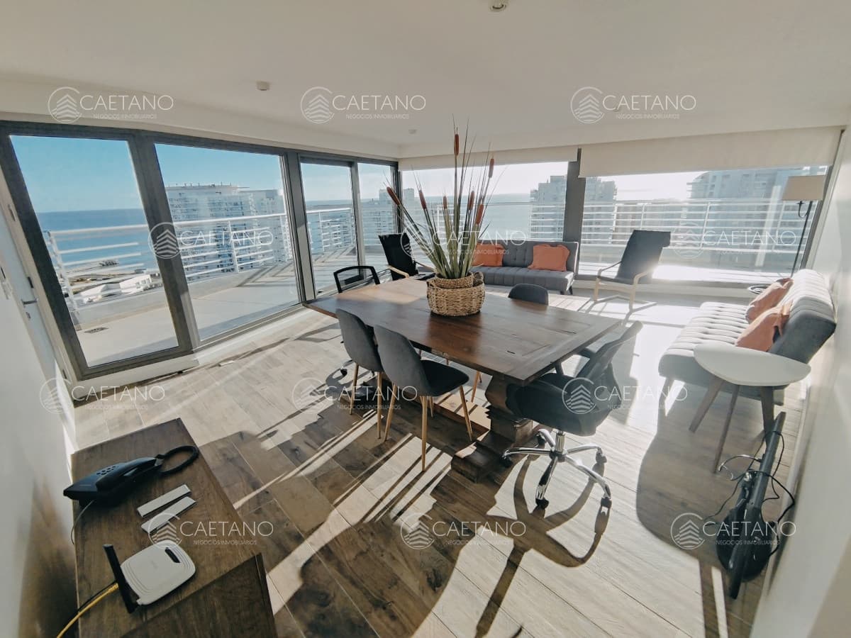VENTA DE HERMOSO PENTHOUSE DE 2 DORMITORIOS CON BAÑOS EN SUITE, HERMOSA VISTA MANSA Y BRAVA..
