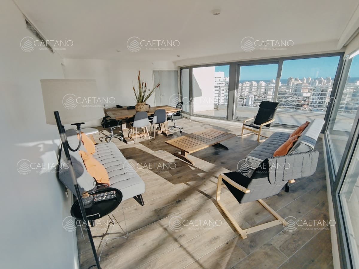 VENTA DE HERMOSO PENTHOUSE DE 2 DORMITORIOS CON BAÑOS EN SUITE, HERMOSA VISTA MANSA Y BRAVA..