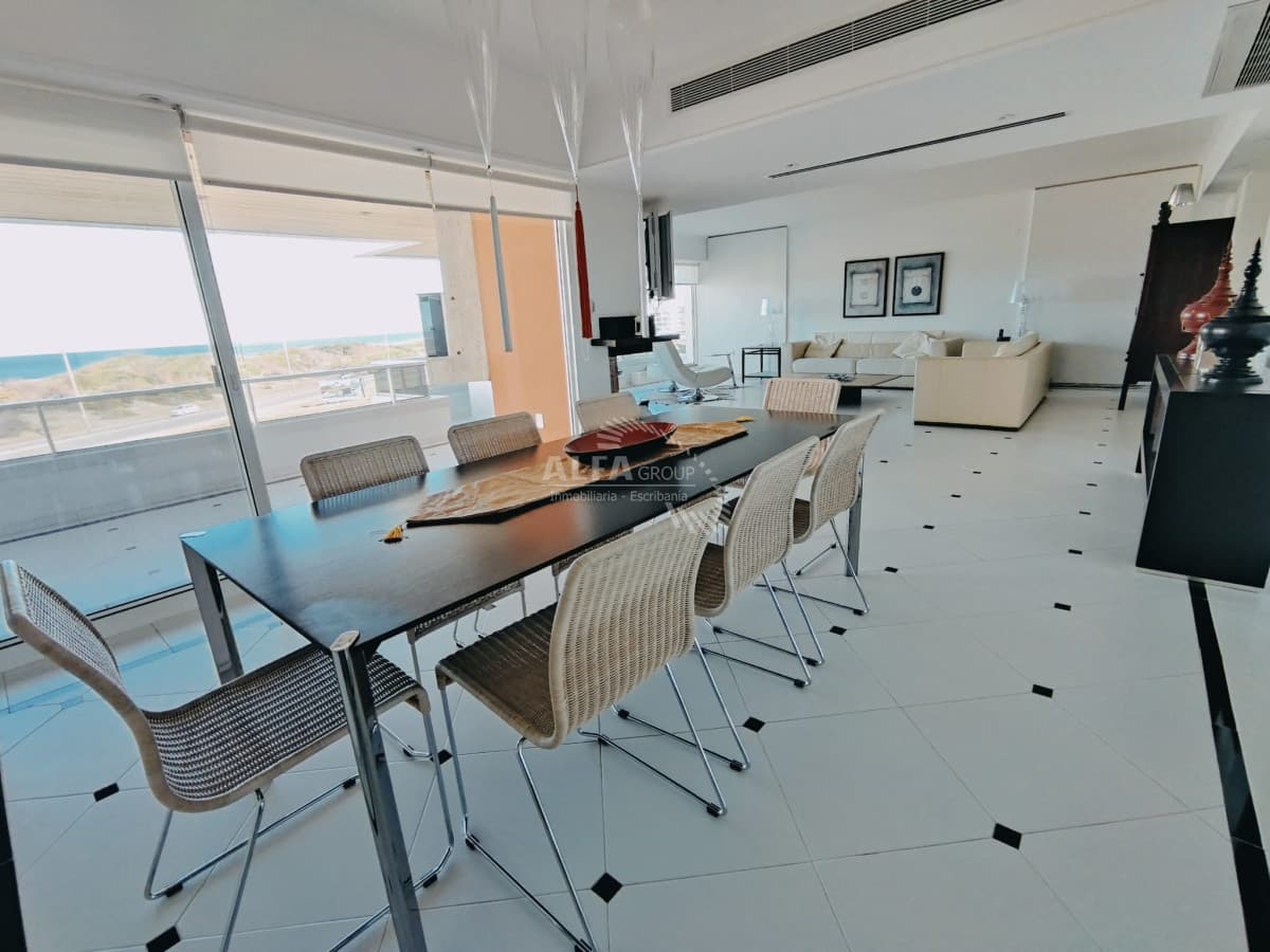 ALQUILER DE TEMPORADA DE HERMOSO APARTAMENTO 4 DORMITORIOS PRIMERA LINEA BRAVA