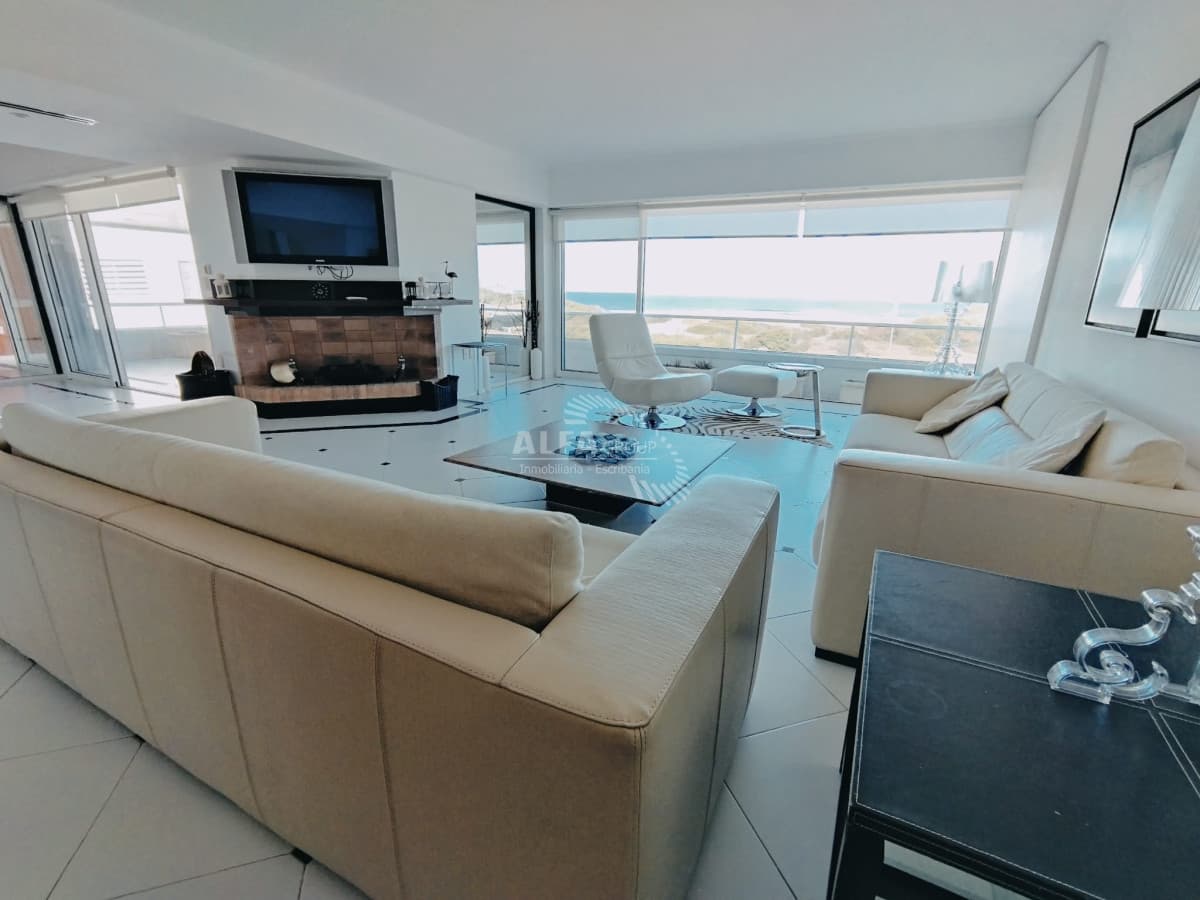 ALQUILER DE TEMPORADA DE HERMOSO APARTAMENTO 4 DORMITORIOS PRIMERA LINEA BRAVA