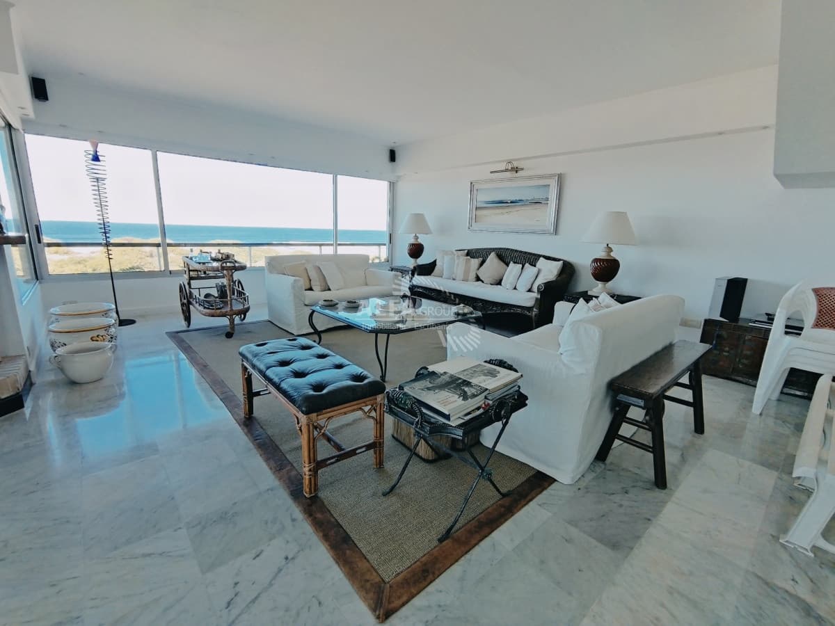 ALQUILER POR TEMPORADA HERMOSO APARTAMENTO DUPLEX PRIMERA LINEA BRAVA