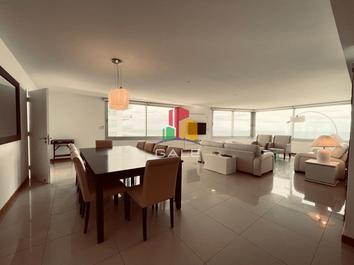 Gale Propiedades & Escribanía Apartamento ID.3113 - ALQUILER POR TEMPORADA DE APARTAMENTO EN TORRE DE CATEGORIA PRIMERA LINEA BRAVA