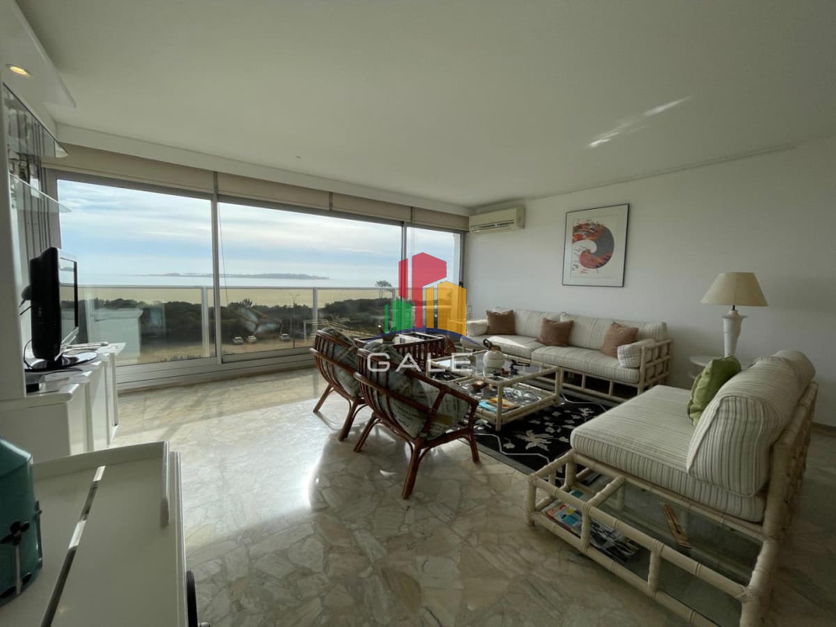 Gale Propiedades & Escribanía Apartamento ID.4364 - primera linea de playa mansa