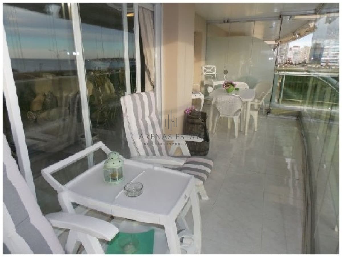 Apartamento ID.2130 - Apartamento de 3 dormitorios en torre de categoria en primera linea , Punta del Este