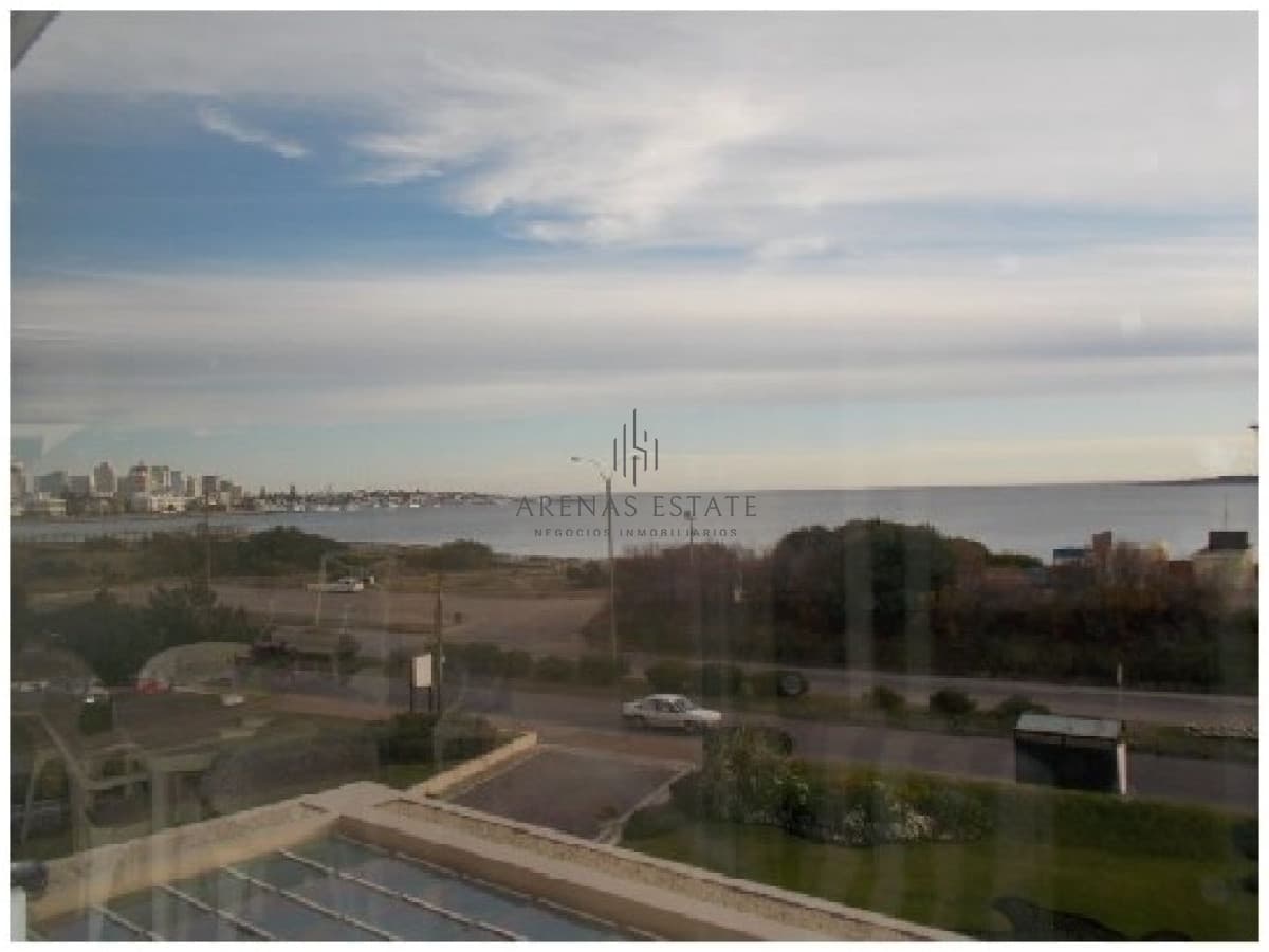 Apartamento ID.2130 - Apartamento de 3 dormitorios en torre de categoria en primera linea , Punta del Este