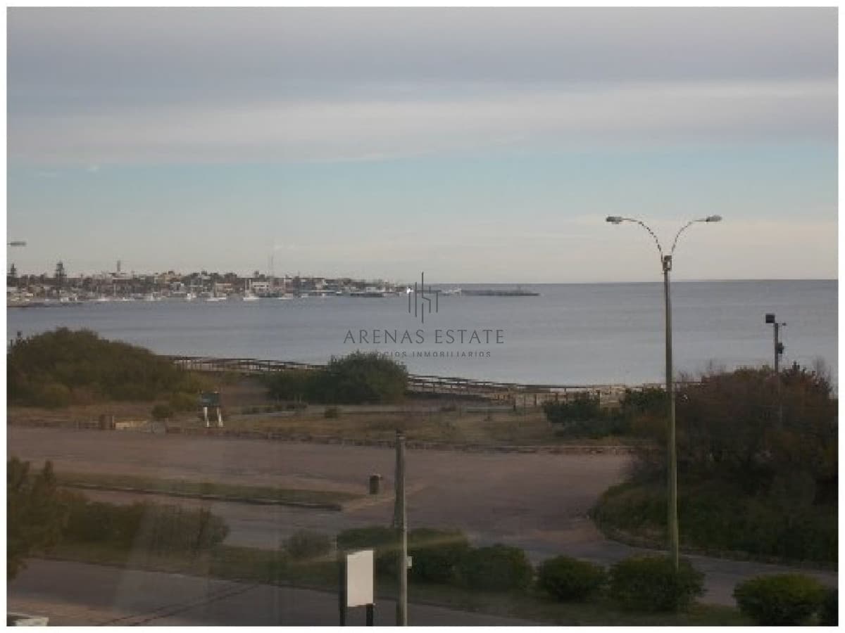 Apartamento ID.2130 - Apartamento de 3 dormitorios en torre de categoria en primera linea , Punta del Este