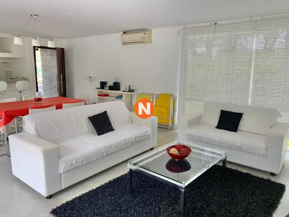 Muy linda casa en la barra