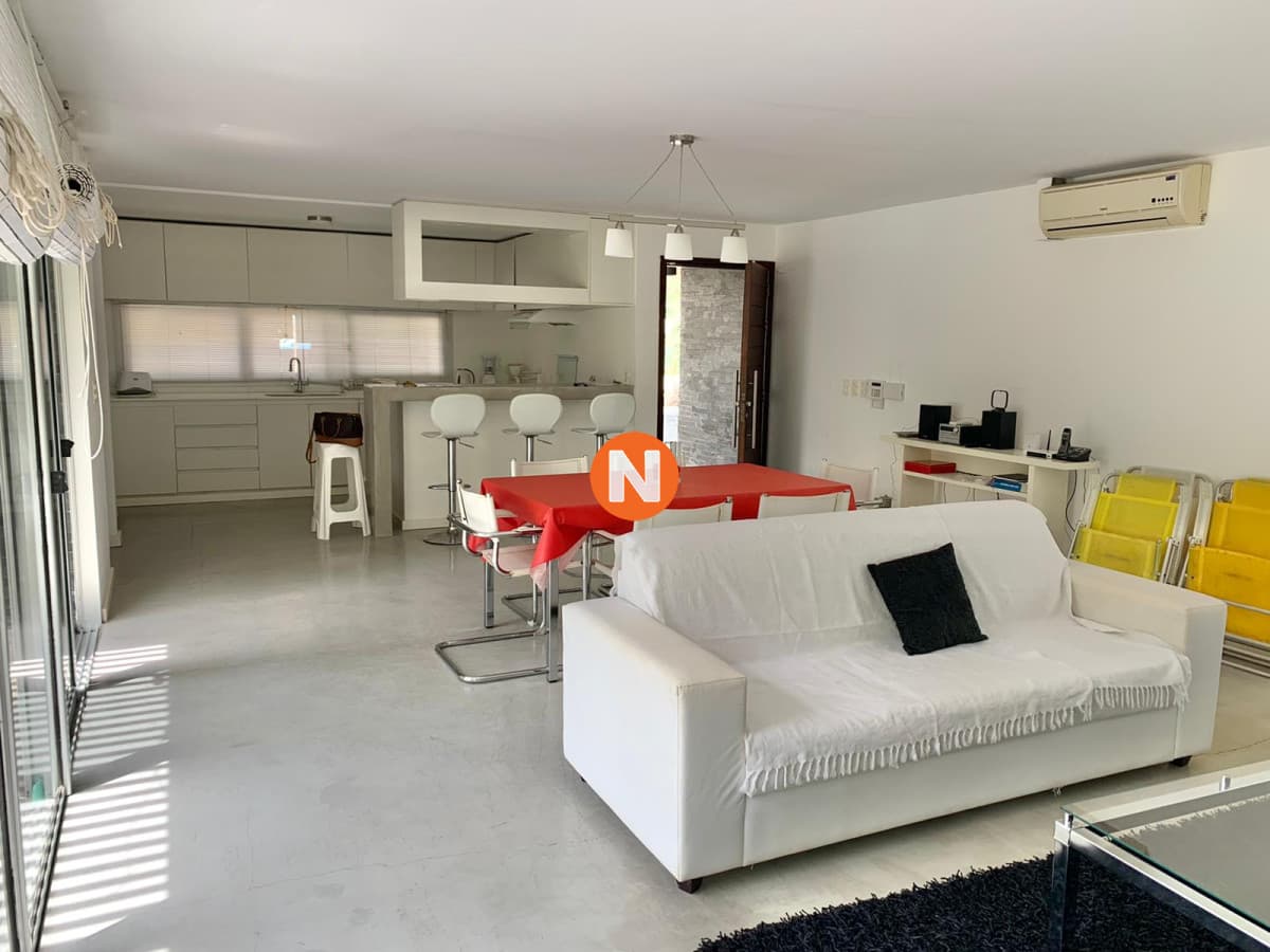 Muy linda casa en la barra