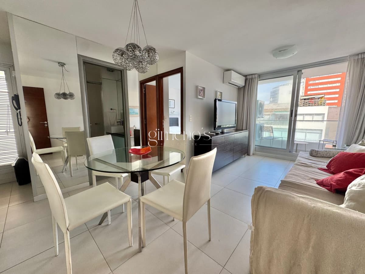 Apartamento de 1 Dormitorio en Venta - Península - Punta del Este
