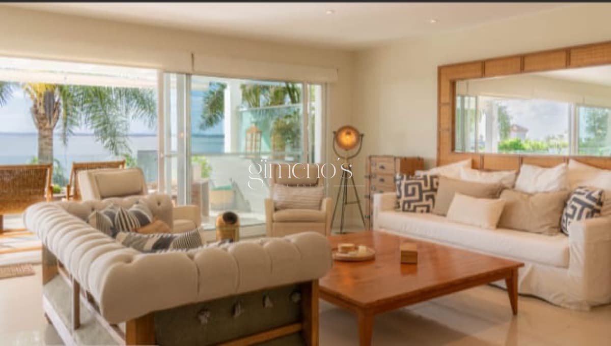 Apartamento en Venta con piscina y patio de uso exclusivo - Punta Ballena