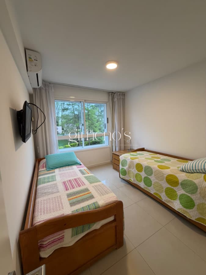 Apartamento 2 Dormitorios en Venta - Roosevelt - Punta del Este