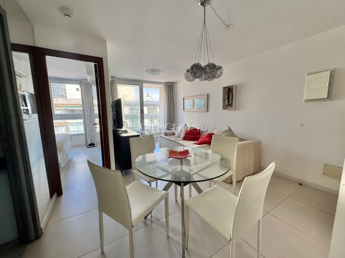 Apartamento de 1 Dormitorio en Venta - Península - Punta del Este