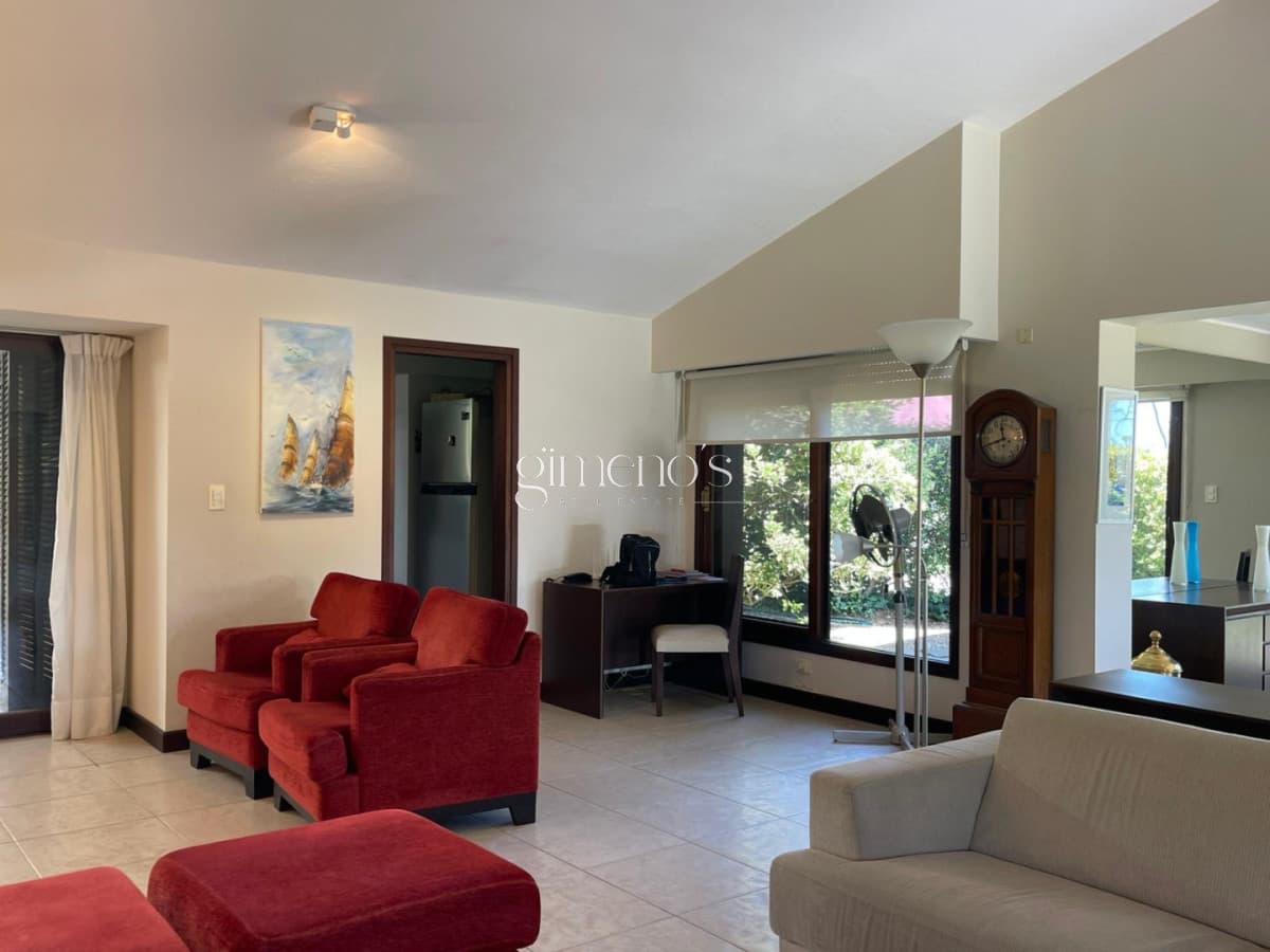 Venta de Casa Playa Mansa 4 Dormitorios-Punta del Este