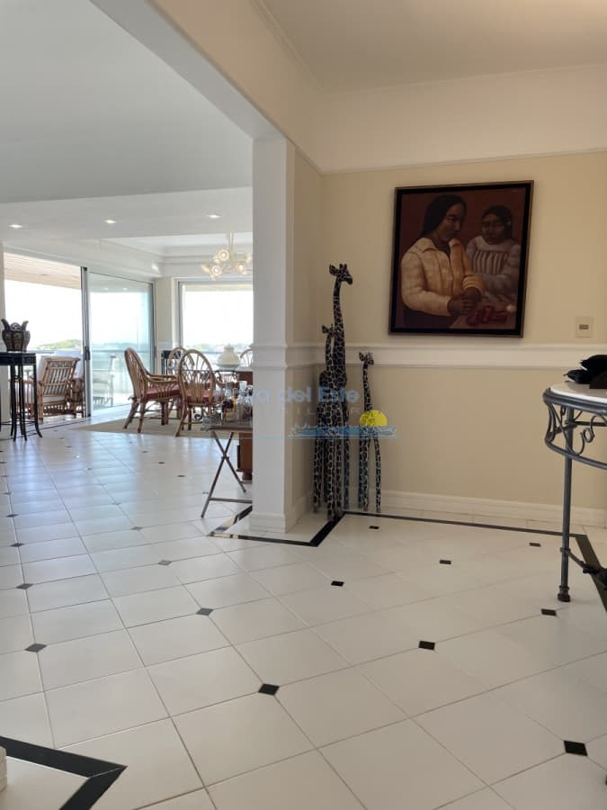 Amplio apartamento en primera línea  - Inmobiliaria Playa del Este