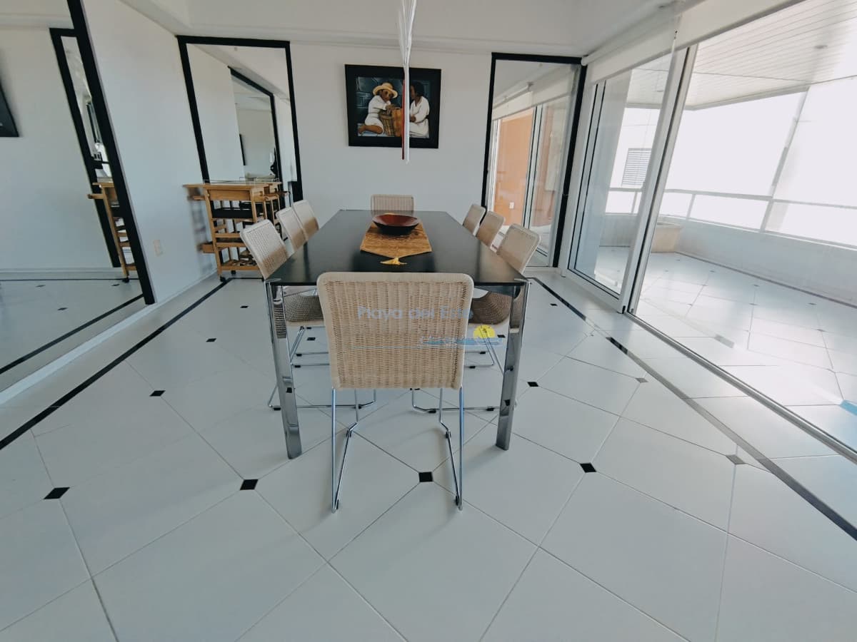 ALQUILER DE TEMPORADA DE HERMOSO APARTAMENTO 4 DORMITORIOS PRIMERA LINEA BRAVA - Inmobiliaria Playa del Este