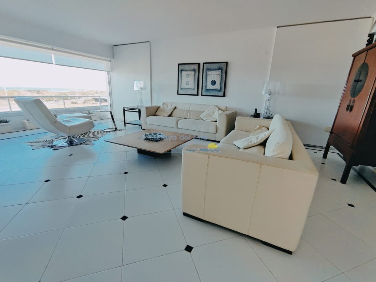 ALQUILER DE TEMPORADA DE HERMOSO APARTAMENTO 4 DORMITORIOS PRIMERA LINEA BRAVA - Inmobiliaria Playa del Este