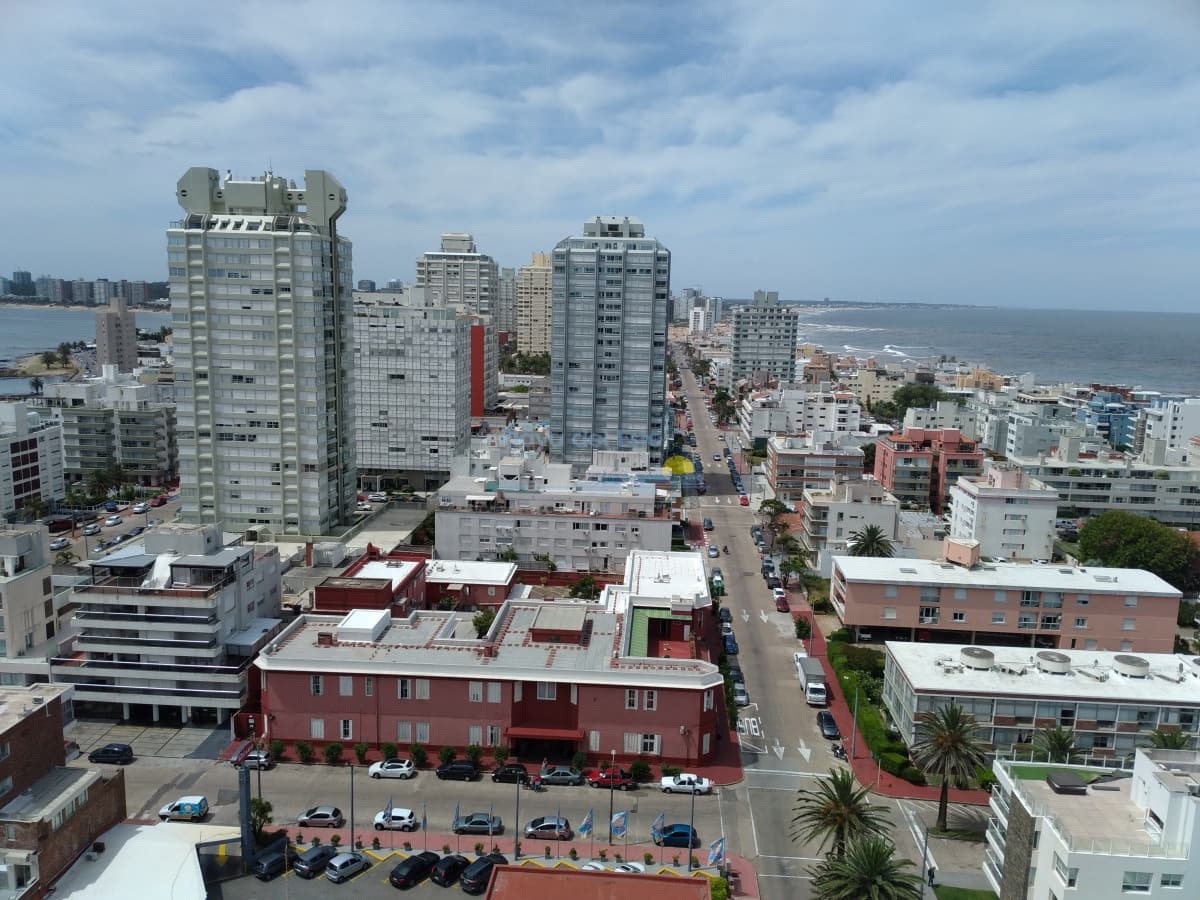 apartamento en zona de Peninsula  con hermosa vista a playa brava  - Inmobiliaria Playa del Este