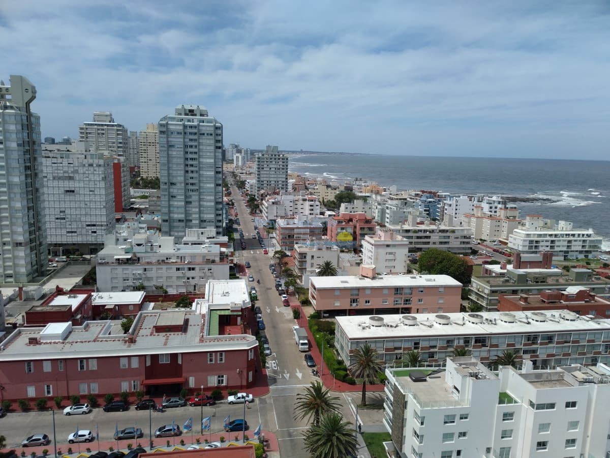 apartamento en zona de Peninsula  con hermosa vista a playa brava  - Inmobiliaria Playa del Este