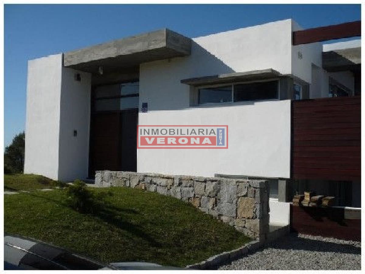 Casa en zona de manantiales  - Inmobiliaria Verona Punta