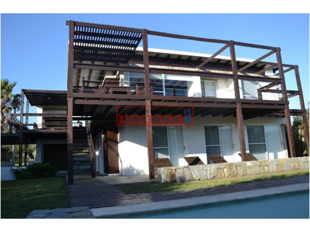 Casa en zona de manantiales  - Inmobiliaria Verona Punta