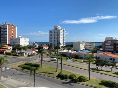 Apartamento en alquiler temporario Playa Mansa 2 dormitorios  -