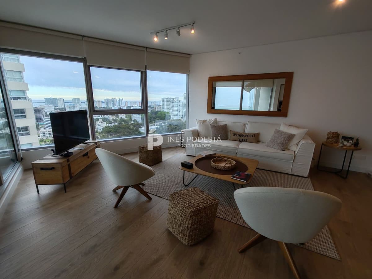 2 dormitorios en alquiler Torre Trump Punta del Este