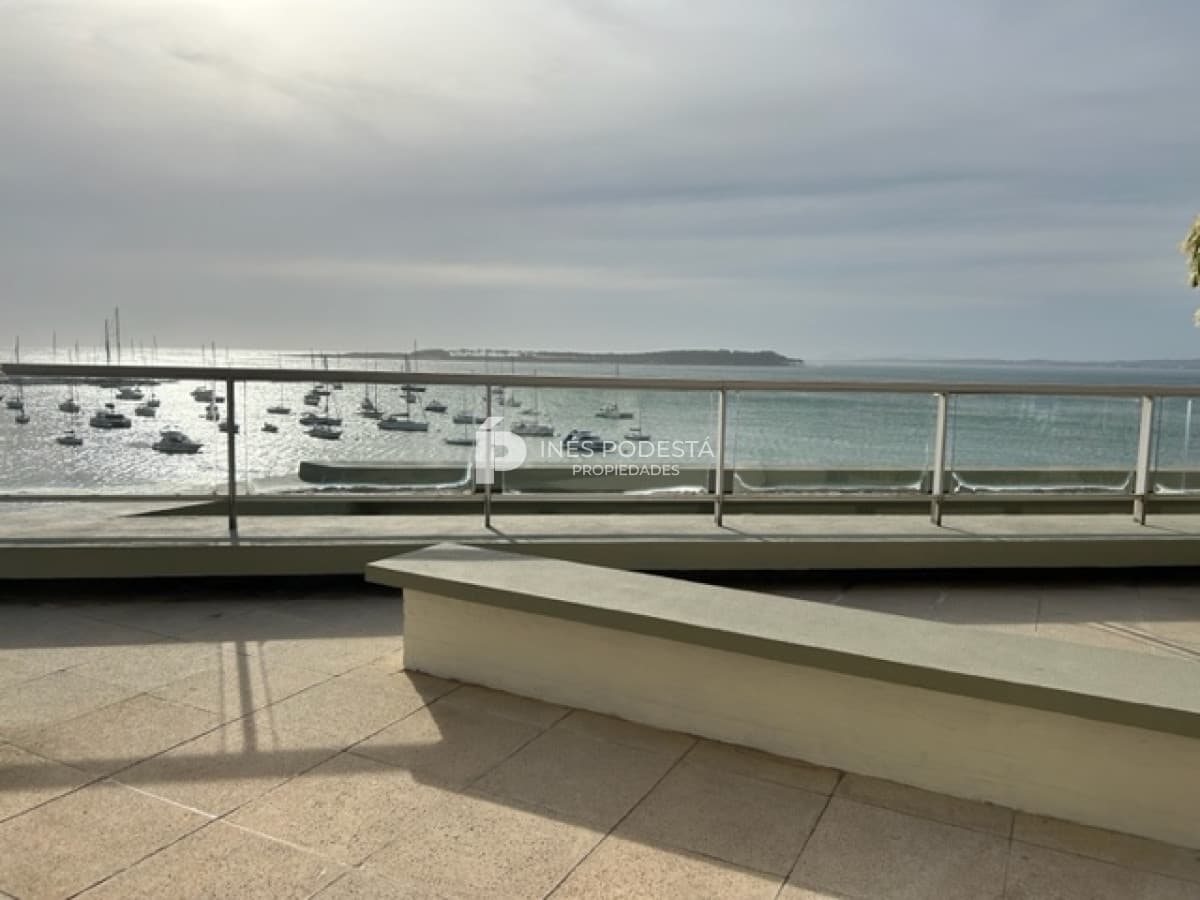 Alquiler Pent House en zona puerto con 3 dormitorios y gran parrillero