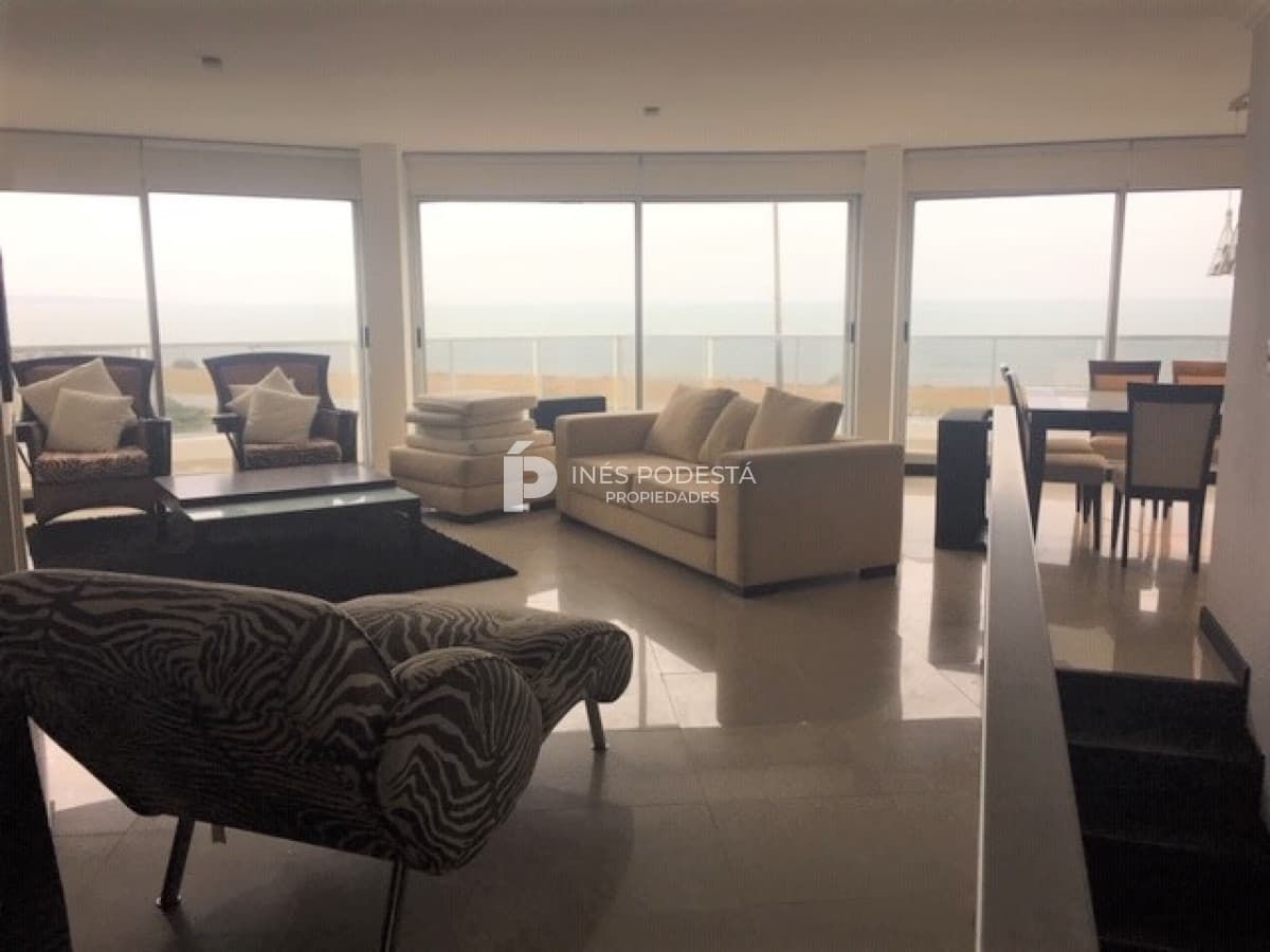 Apartamento ID.37098 - Apartamento dúplex de 3 dormitorios en Venta, Mansa Punta del Este
