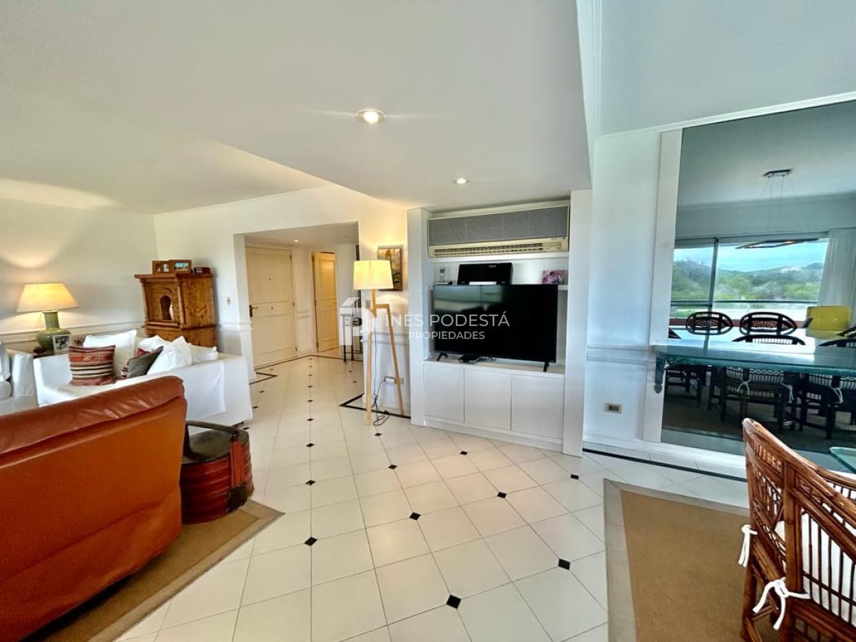 Alquiler en Brava con 4 suites! Frente al mar