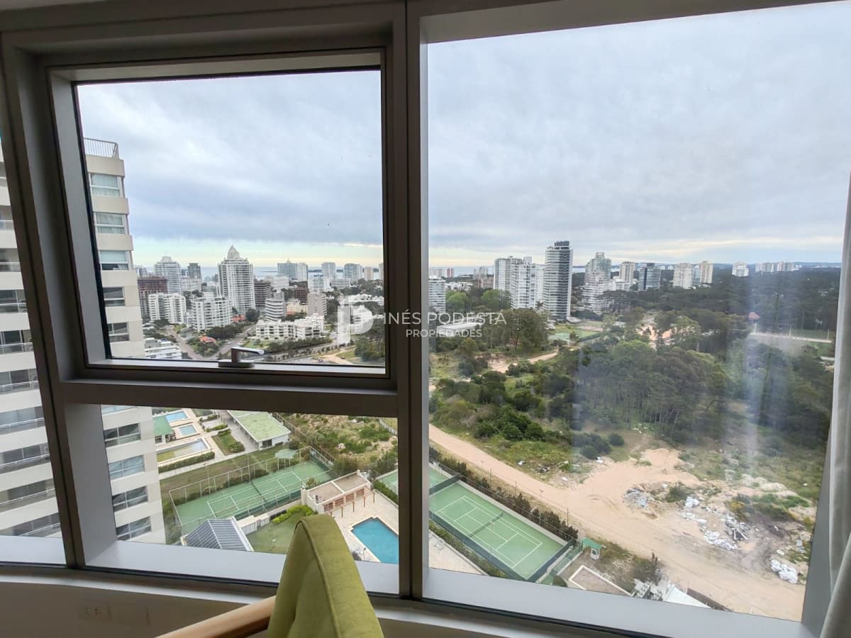 2 dormitorios en alquiler Torre Trump Punta del Este