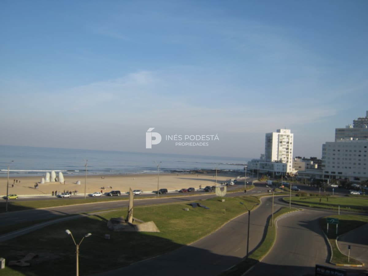 Apartamento ID.5453 - Apartamento en Venta y Aqluiler, Brava, Punta del Este, 3 Dormitorios.