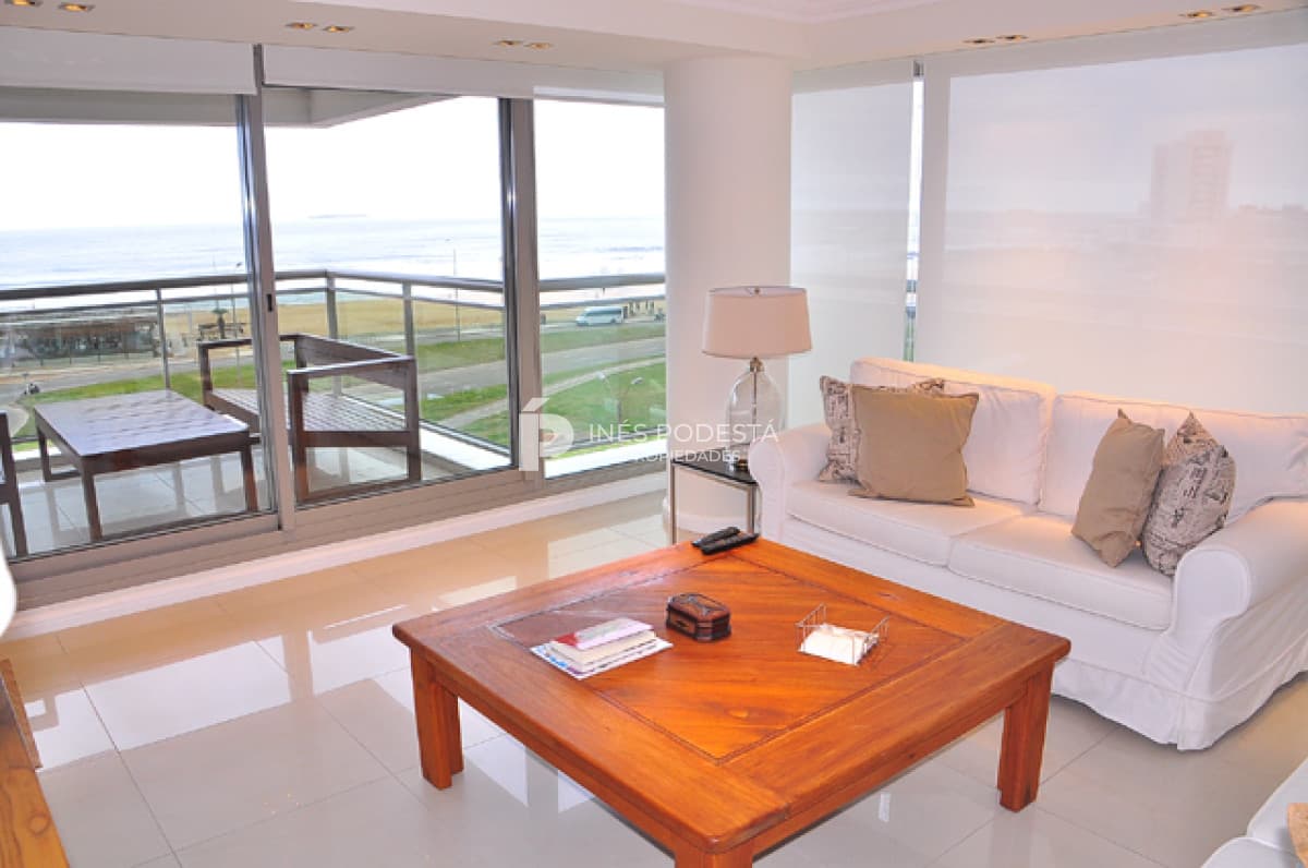 Apartamento ID.5453 - Apartamento en Venta y Aqluiler, Brava, Punta del Este, 3 Dormitorios.