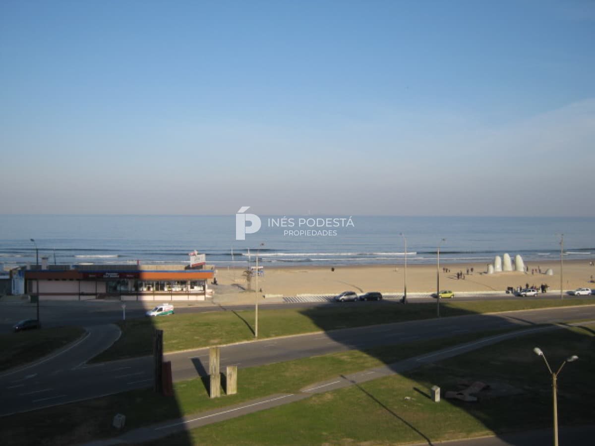 Apartamento ID.5453 - Apartamento en Venta y Aqluiler, Brava, Punta del Este, 3 Dormitorios.