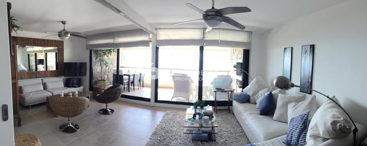 Alquiler departamento con 2 dormitorios y 2 baños.