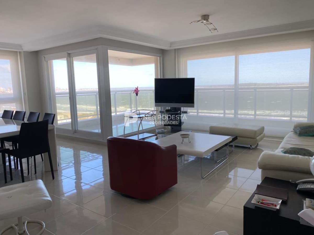Apartamento ID.2955 - Apartamento en Venta 3 Dormitorios mas dependencia de servicio