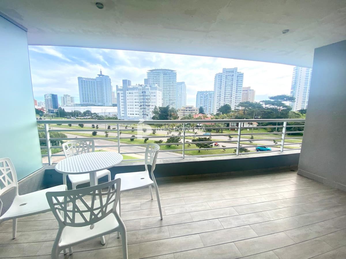 Apartamento ID.40099 - Apartamento en Mansa de 2 dormitorios Punta del este