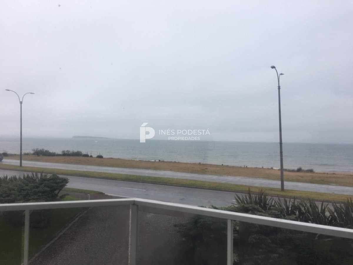 Apartamento ID.37098 - Apartamento dúplex de 3 dormitorios en Venta, Mansa Punta del Este