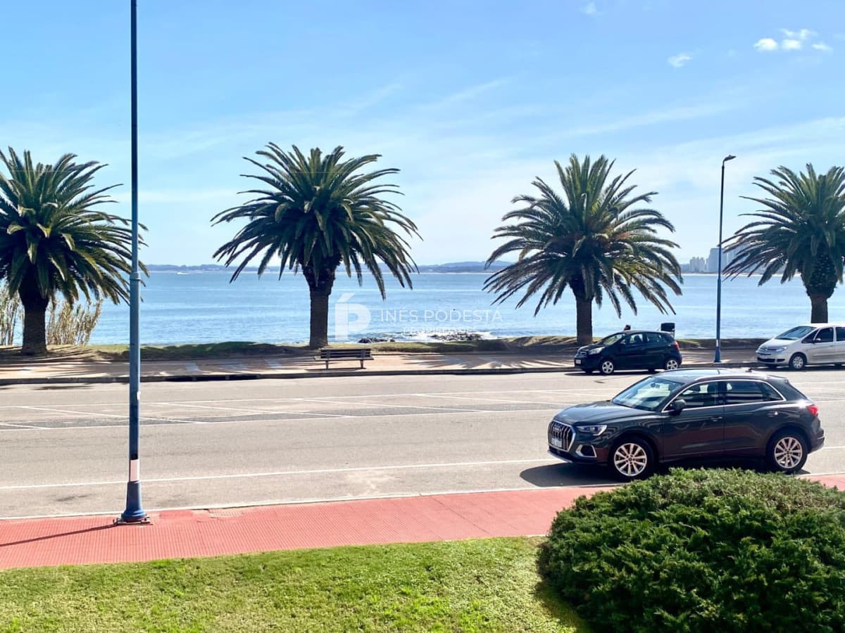Apartamento ID.42299 - Venta departamento 3 dormitorios y 3 baños con jardín