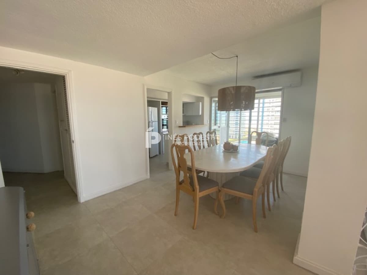 Brava, Punta del Este, 3 suites y dependencia de servicio