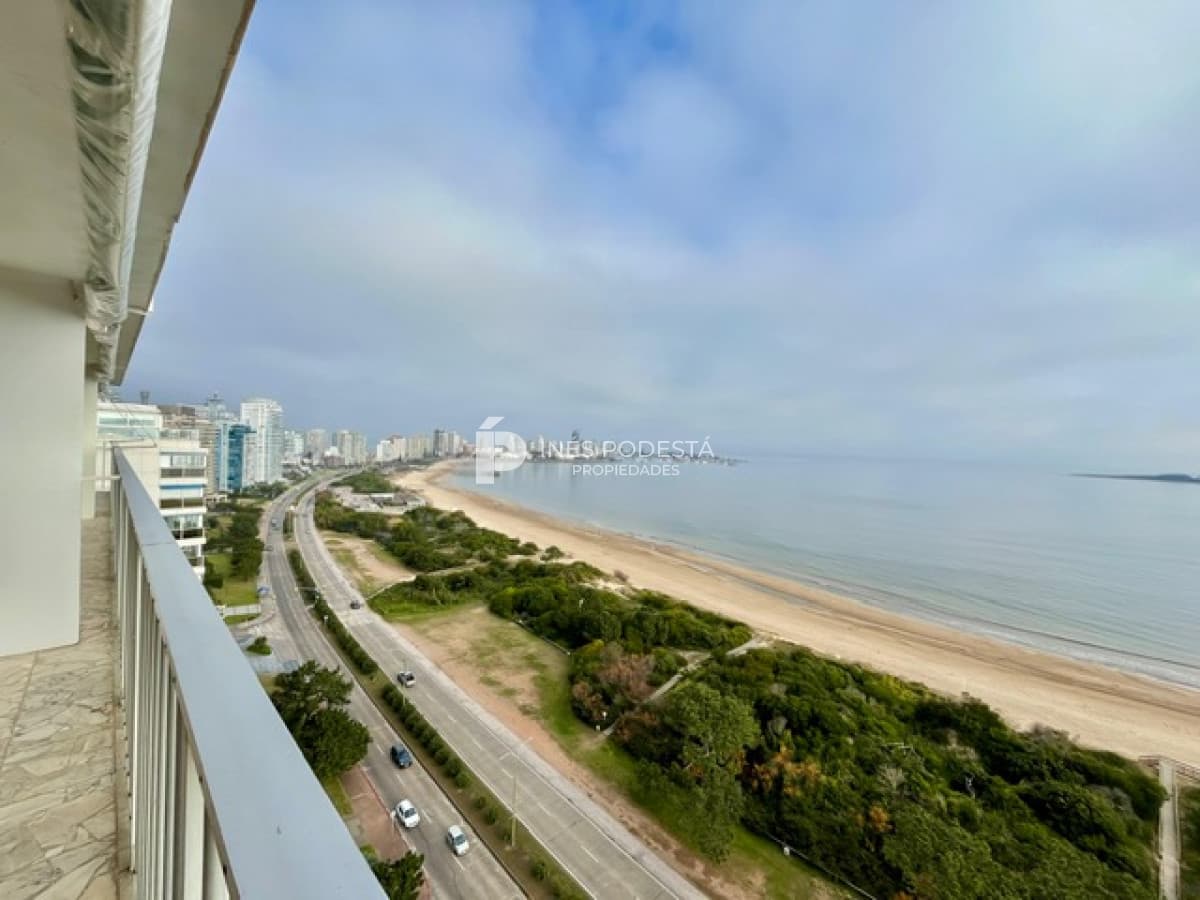 Apartamento ID.2053 - Venta pent house con 3 dormitorios y dependencia de servicio
