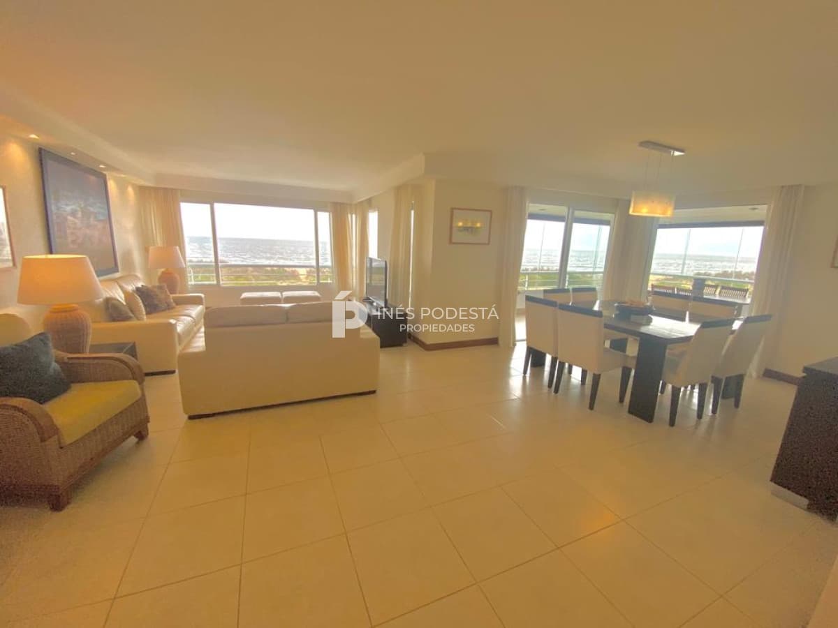 Apartamento en Alquiler 3 Dormitorios en Brava