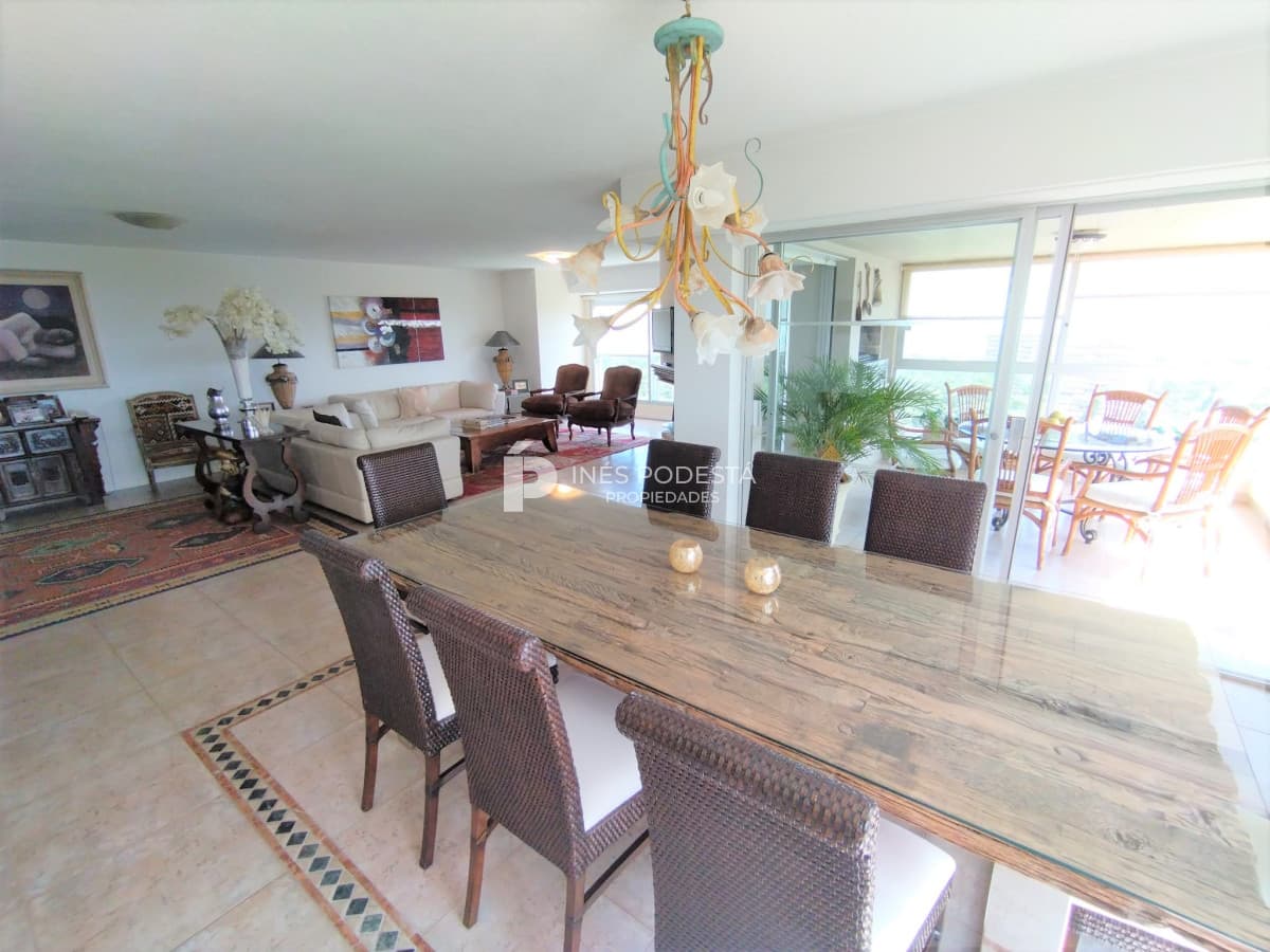 Apartamento ID.38528 - Venta departamento con 3 dormitorios y dependencia de servicio