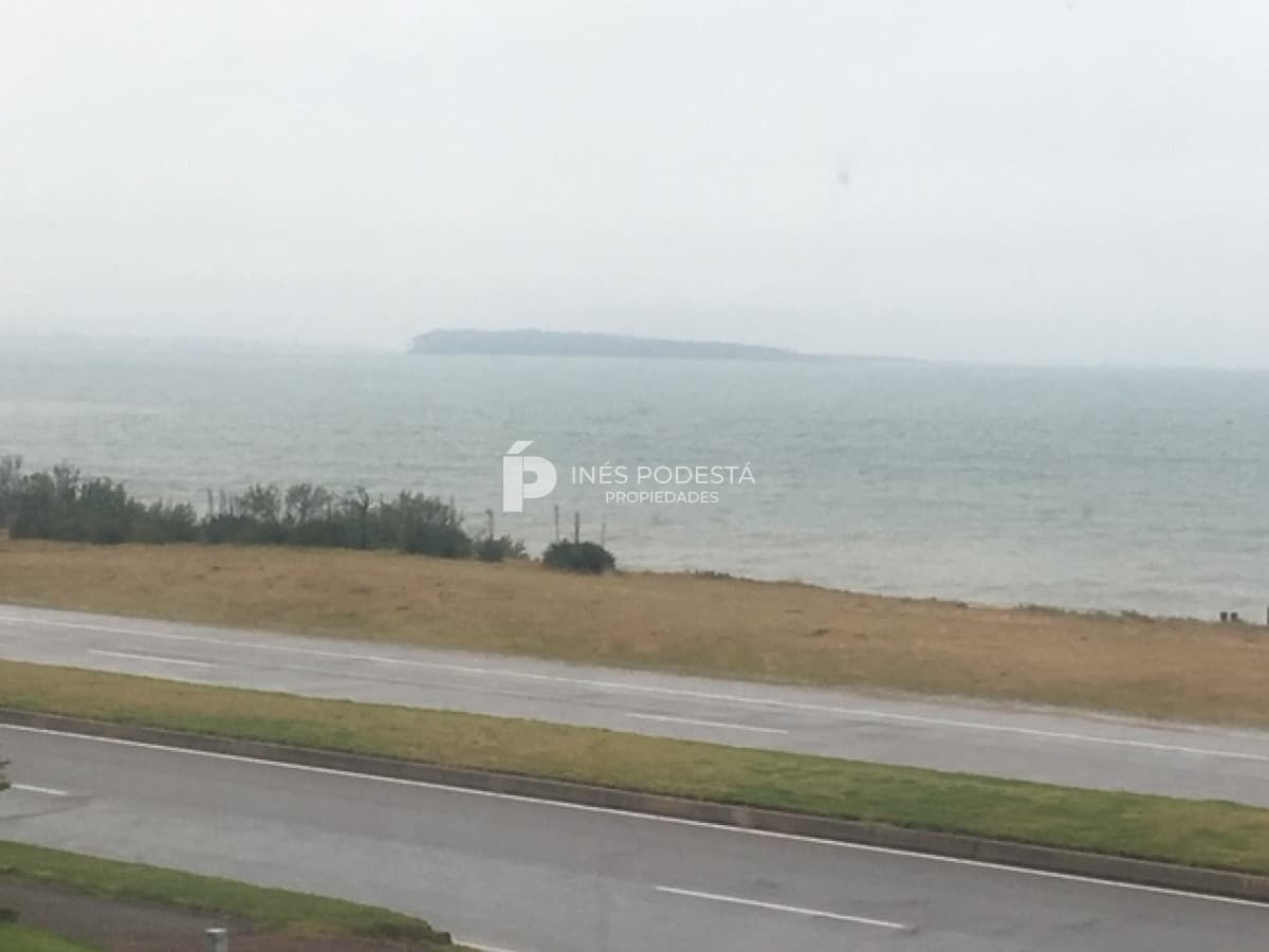 Apartamento ID.37098 - Apartamento dúplex de 3 dormitorios en Venta, Mansa Punta del Este