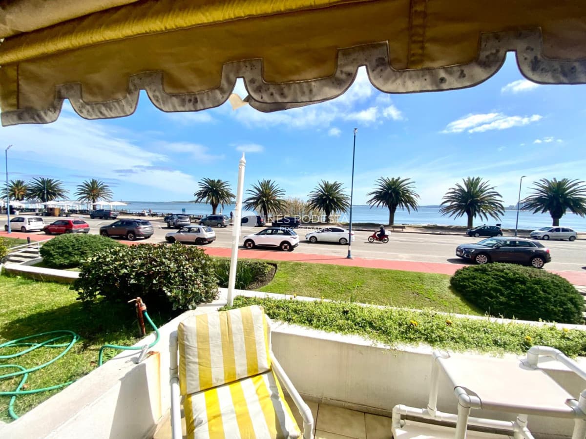 Apartamento ID.42299 - Venta departamento 3 dormitorios y 3 baños con jardín