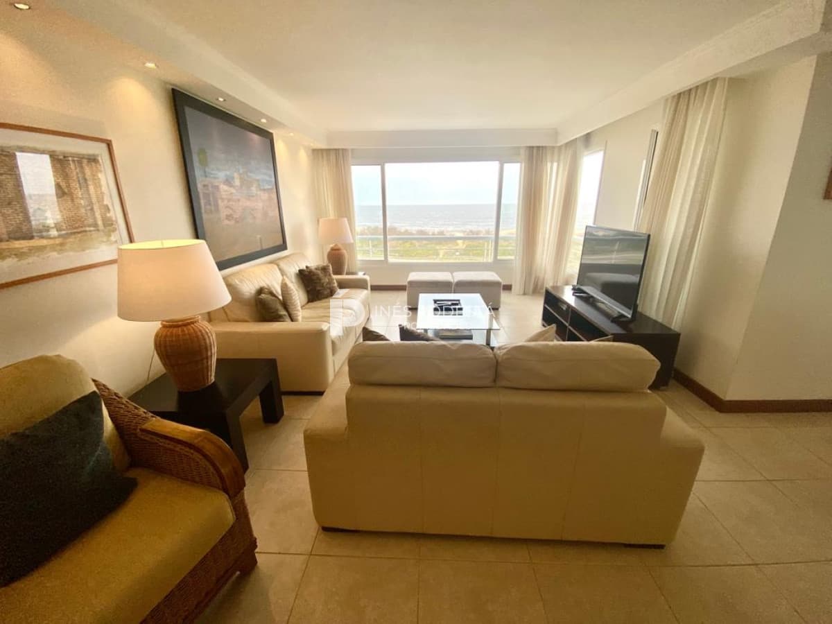 Apartamento en Alquiler 3 Dormitorios en Brava