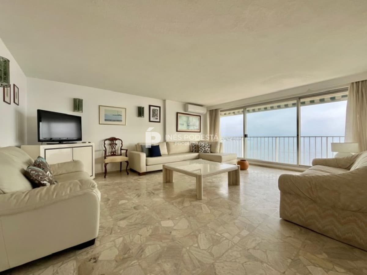Apartamento ID.2053 - Venta pent house con 3 dormitorios y dependencia de servicio