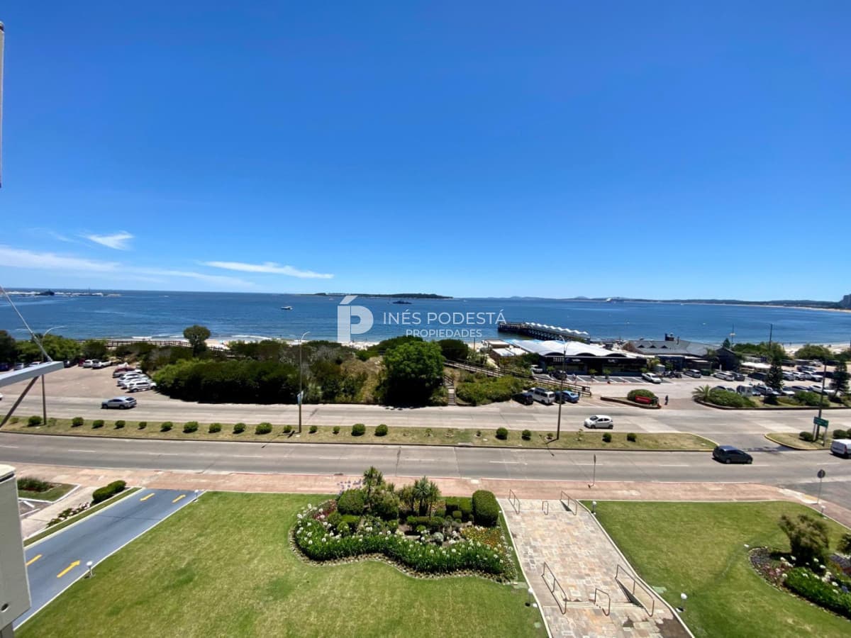 Malecón frente al mar con 4 dormitorios y 3 baños