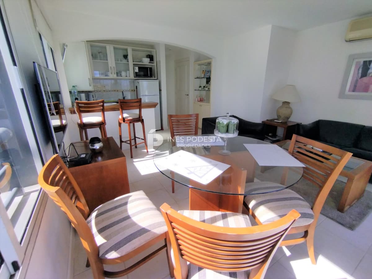 Alquiler Apartamento con 2 Dormitorios