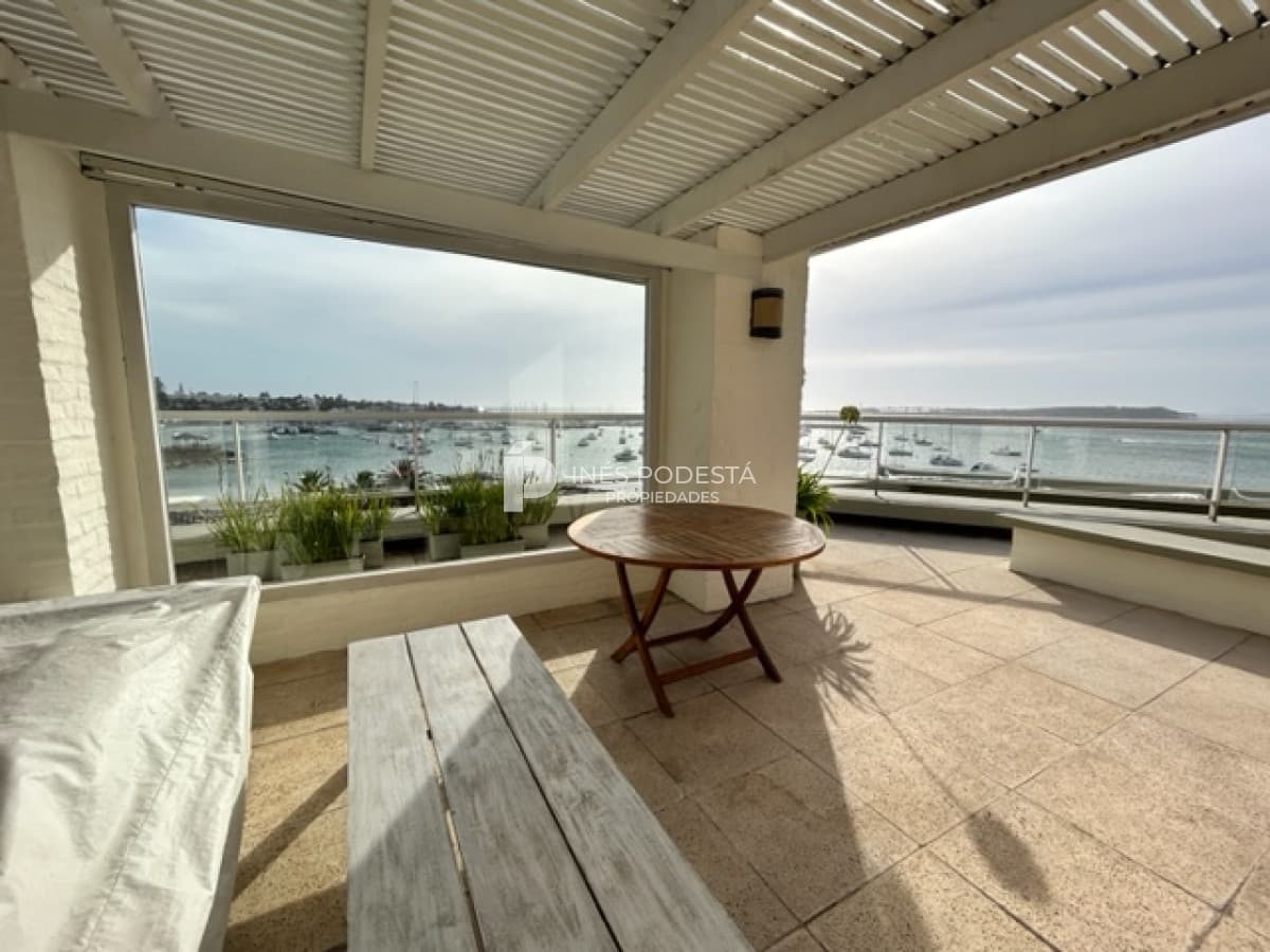 Alquiler Pent House en zona puerto con 3 dormitorios y gran parrillero